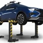 Визуализация автомобильного подъёмника с легковым автомобилем.